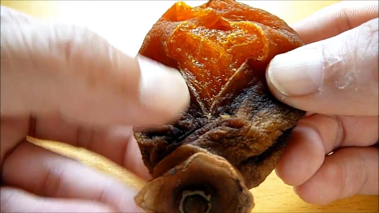 Japanese food "Eating Dried Kaki Persimmon" 干し柿