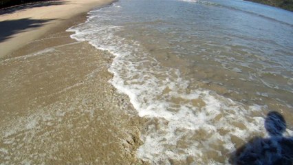 CAMINHADA NAS ONDAS E NOS MARES RICOS, VIDA, VIVA A VIDA, UBATUBA, SP, BRASIL, 17 DE JUNHO DE 2015, (26)