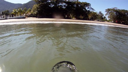 CAMINHADA NAS ONDAS E NOS MARES RICOS, VIDA, VIVA A VIDA, UBATUBA, SP, BRASIL, 17 DE JUNHO DE 2015, (27)