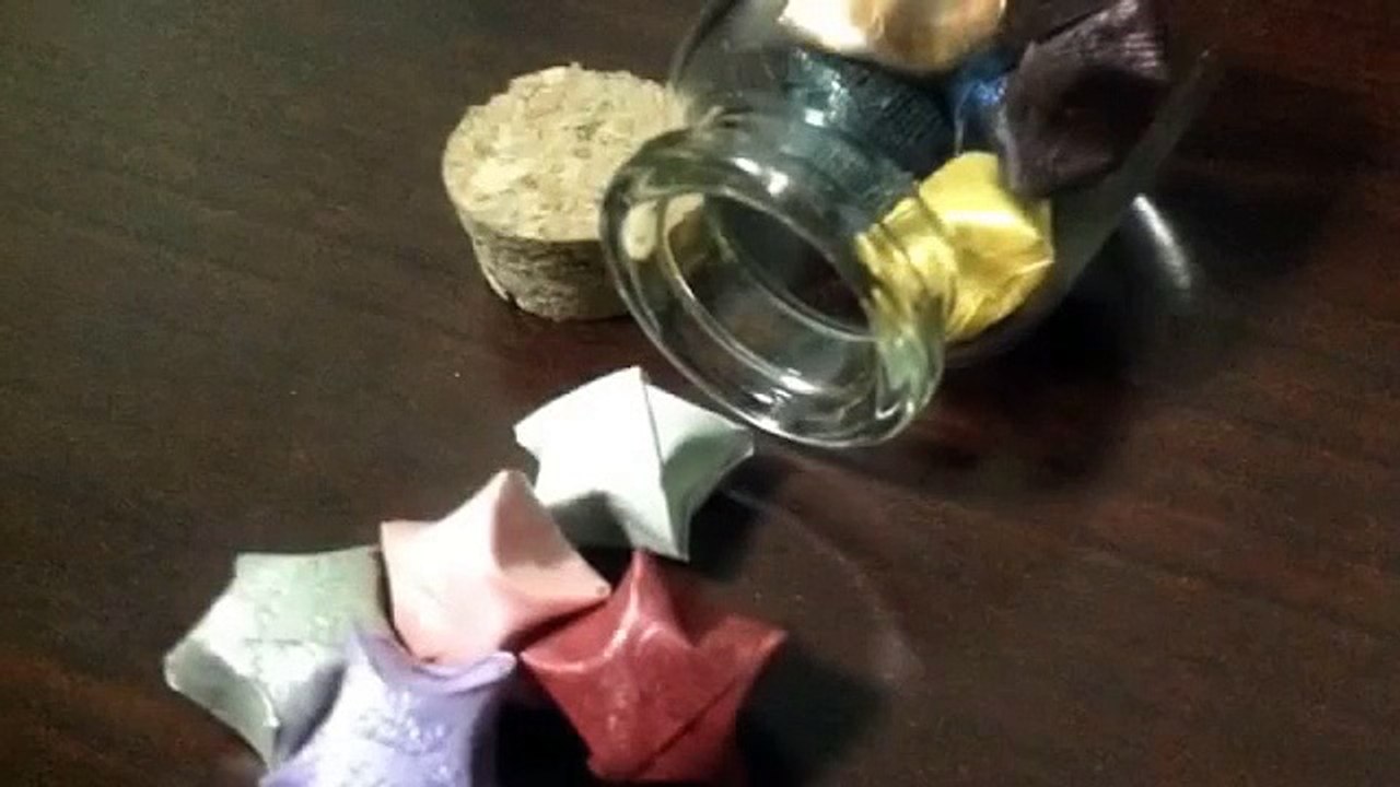 Make Cute Paper Origami Stars - DIY 手工艺品 - Guidecentral