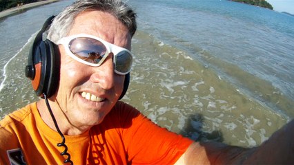 CAMINHADA NAS ONDAS E NOS MARES RICOS, VIDA, VIVA A VIDA, UBATUBA, SP, BRASIL, 17 DE JUNHO DE 2015, (35)