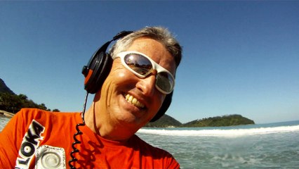 CAMINHADA NAS ONDAS E NOS MARES RICOS, VIDA, VIVA A VIDA, UBATUBA, SP, BRASIL, 17 DE JUNHO DE 2015, (42)