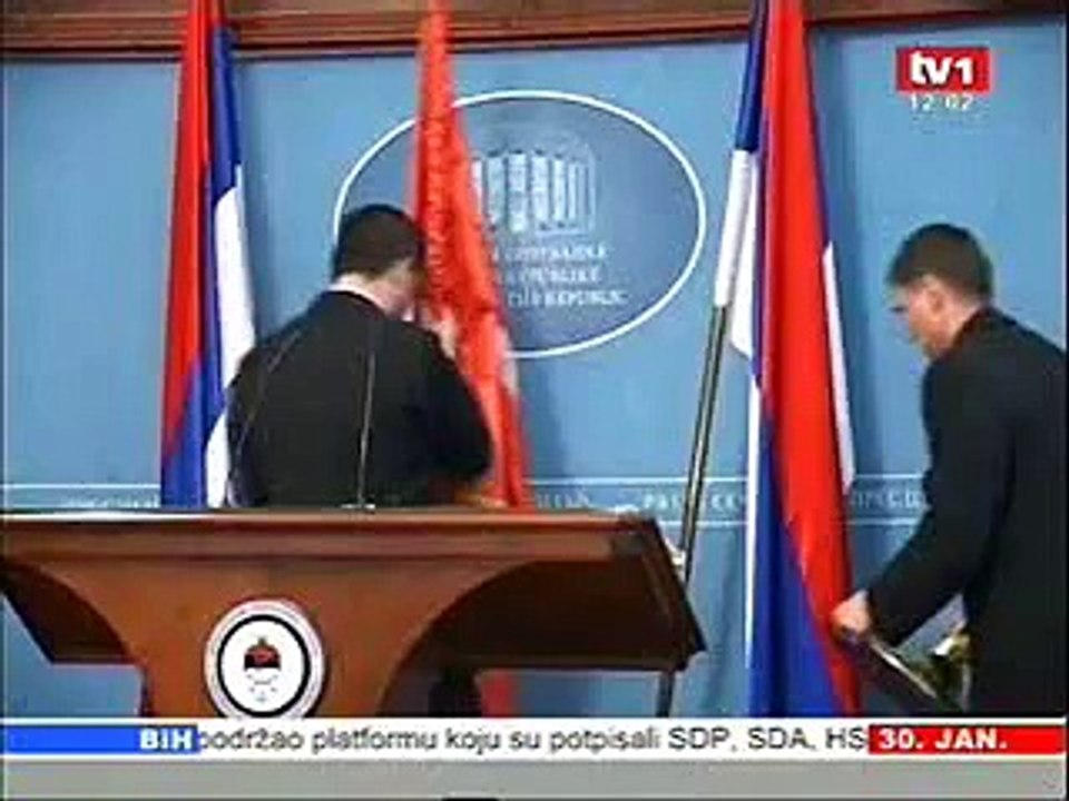 Skidanje zastave RS (24sata.info)