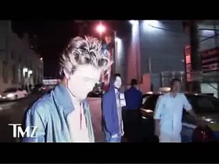 A drunk fan tries to kiss Robert Pattinson!!