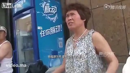 لحظة قفز فتاة من الطابق السادس وفشل جهود إنقاذها | Fille a sauté du sixième étage