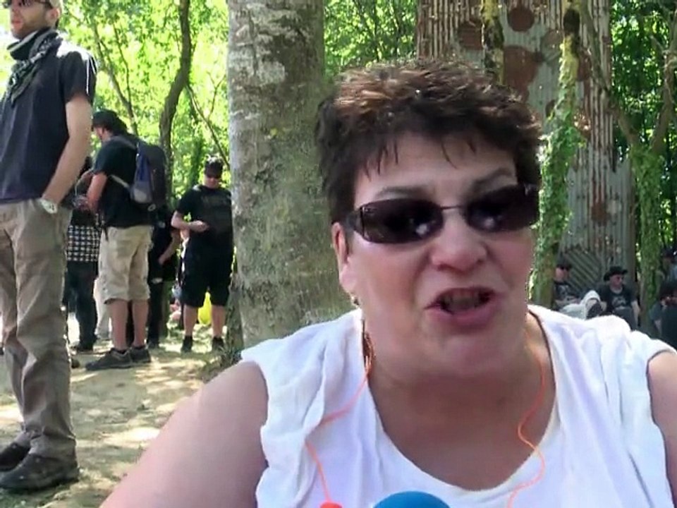 Des milliers de personnes affluent au "Hellfest", "le paradis du métal"