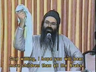 Rabbi Amnon Yitzchak - A Miracle - Importance of covering one's hair - English