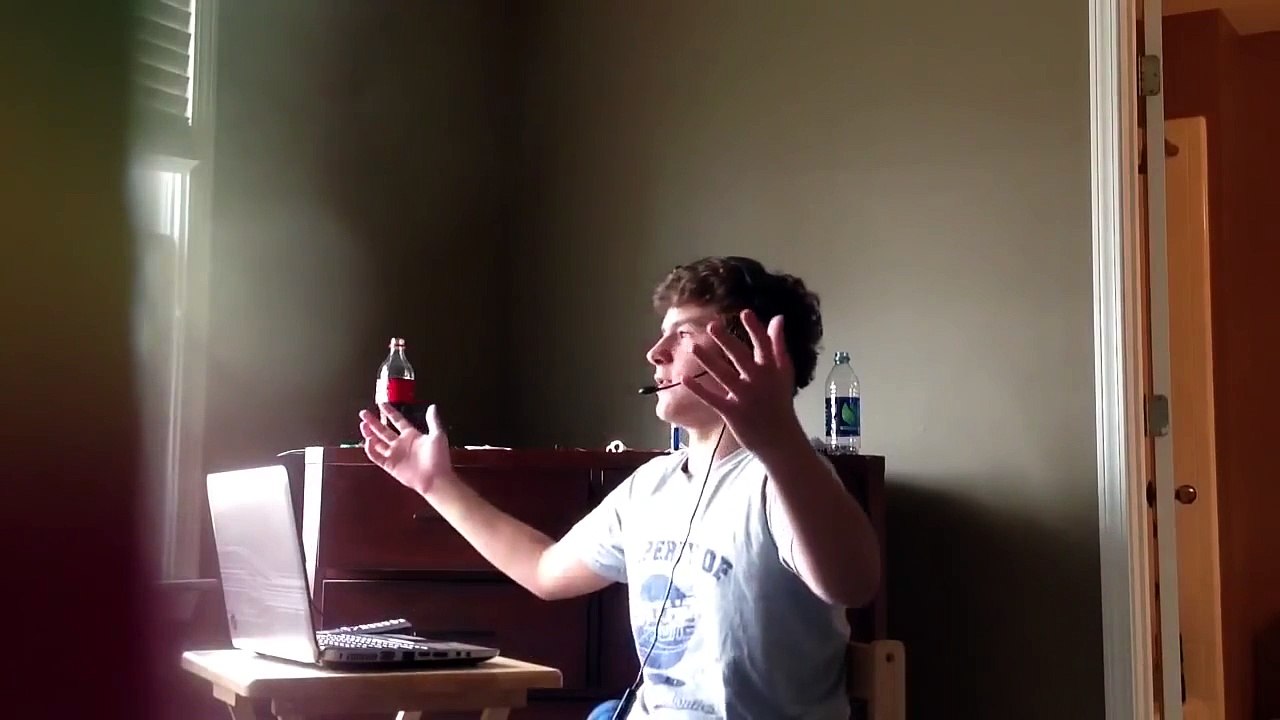 ANGRY KID THROWS COMPUTER OUT WINDOW! (Supposed to be fake)