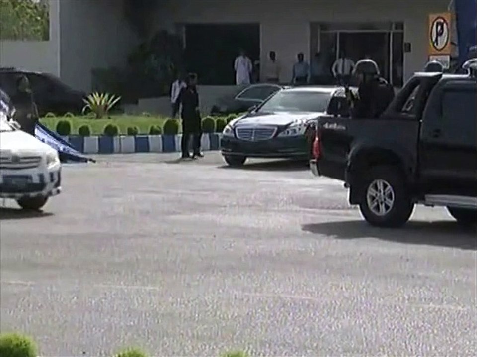 Bilawal Bhutto Protocol Karachi Airport - Shame on PPPP