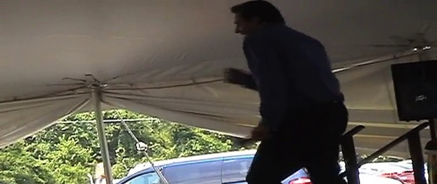 Bruce Wilburn sings 'Polk Salad Annie' Elvis Week 2004