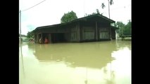 Raw: Massive Flooding in Malaysia