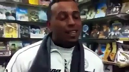 Jamel Debbouz achète ses DVD piratés