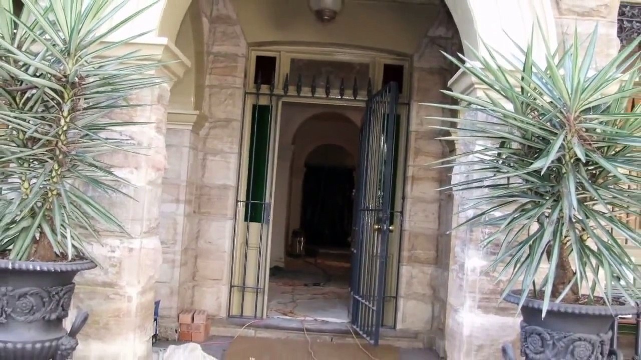 HOW TO RENOVATE THE OLD HOUSE