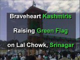 Brave Kashmiri Muslim Brothers hoisting Pakistani flag at Lal Chowk, SriNagar