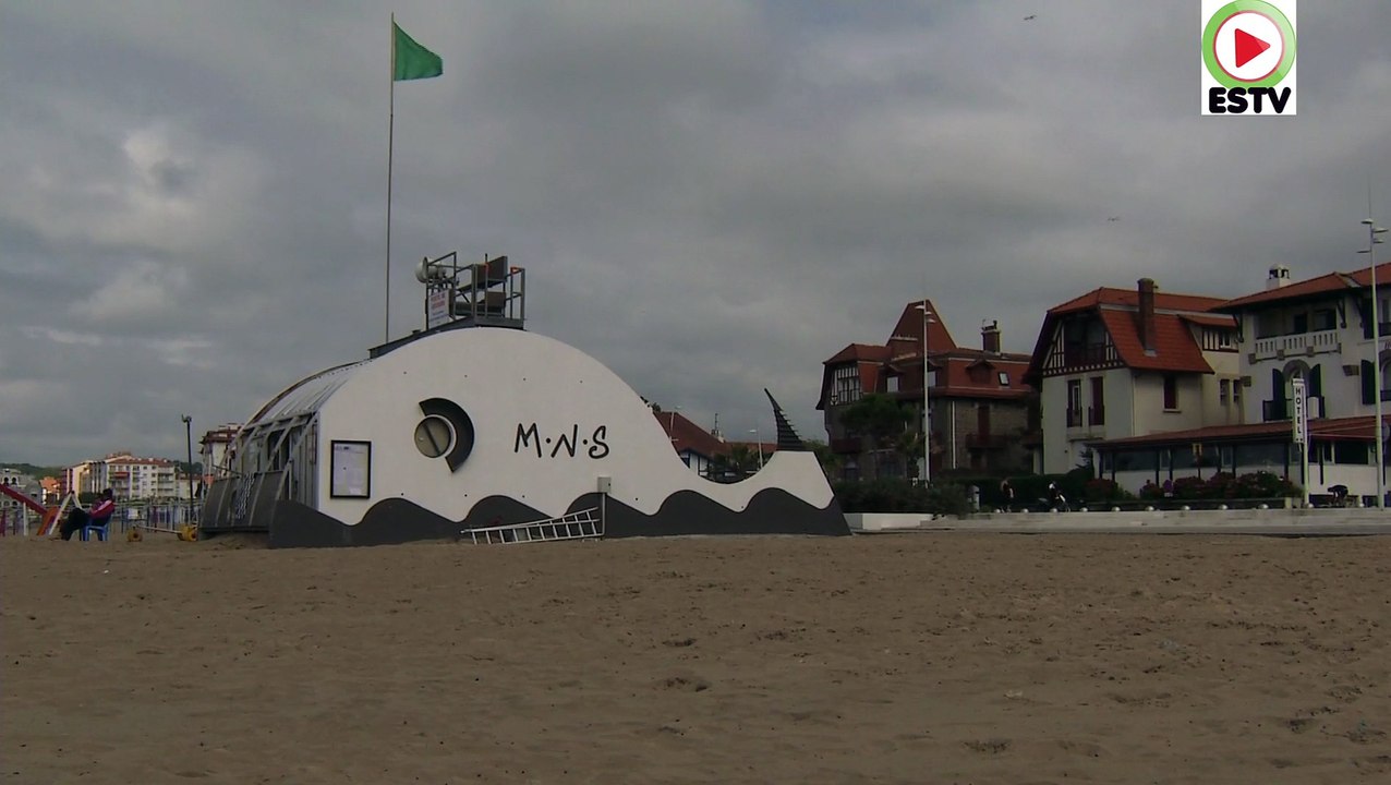 Hendaye: Des Surfs, des Avions et un beau Chateau - Euskadi Surf TV