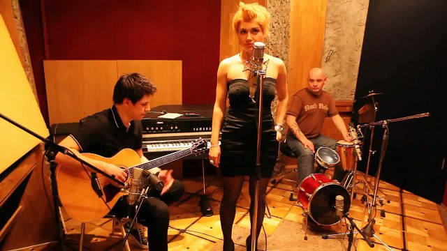 One O' Clock Trio-Beat It (Michael Jackson acoustic cover)