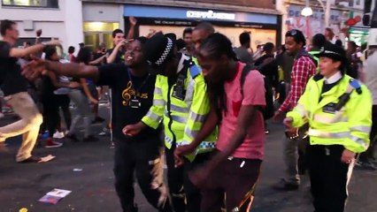 Download Video: Notting Hill Carnival 2013 POLICE DANCING ! !