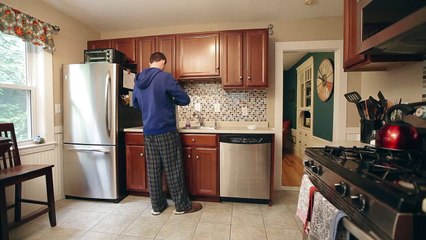Prendre son petit déjeuner avec un dinosaure à la maison