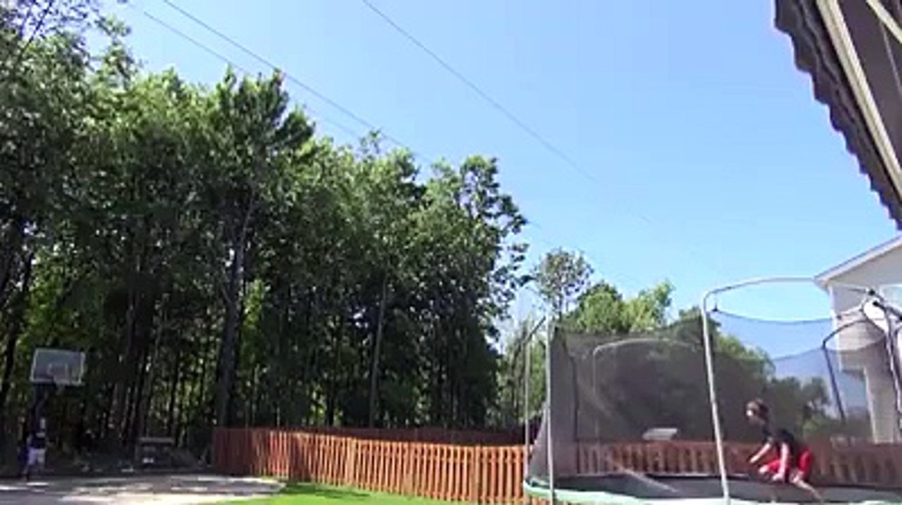 Amazing trampoline trickshot!