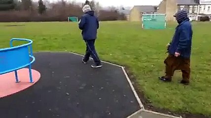 kabi ap ny darakhton sy mobil girty dekhy hain ye video dekhain,.