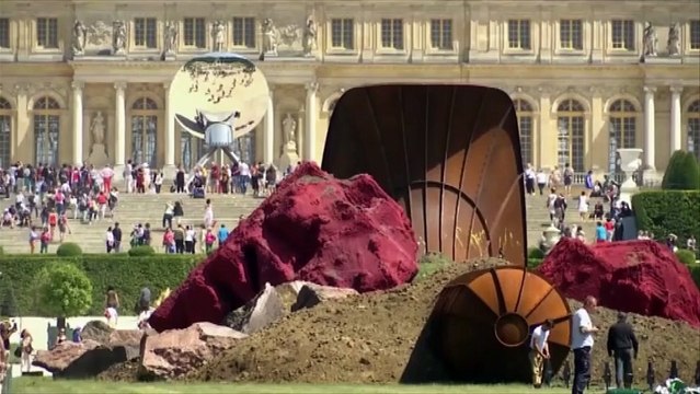 Le Vagin de la Reine , oeuvre d'Anish Kapoor au Château de Versailles, a été vandalisé