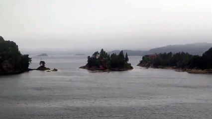Bergen Norway : Gateway to the Fjords (Video tour: sailing in, town, cable care)
