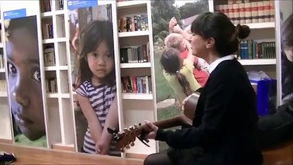 Nena Daconte canta "Tenía tanto que darte" en la Aldea Infantil SOS de Madrid