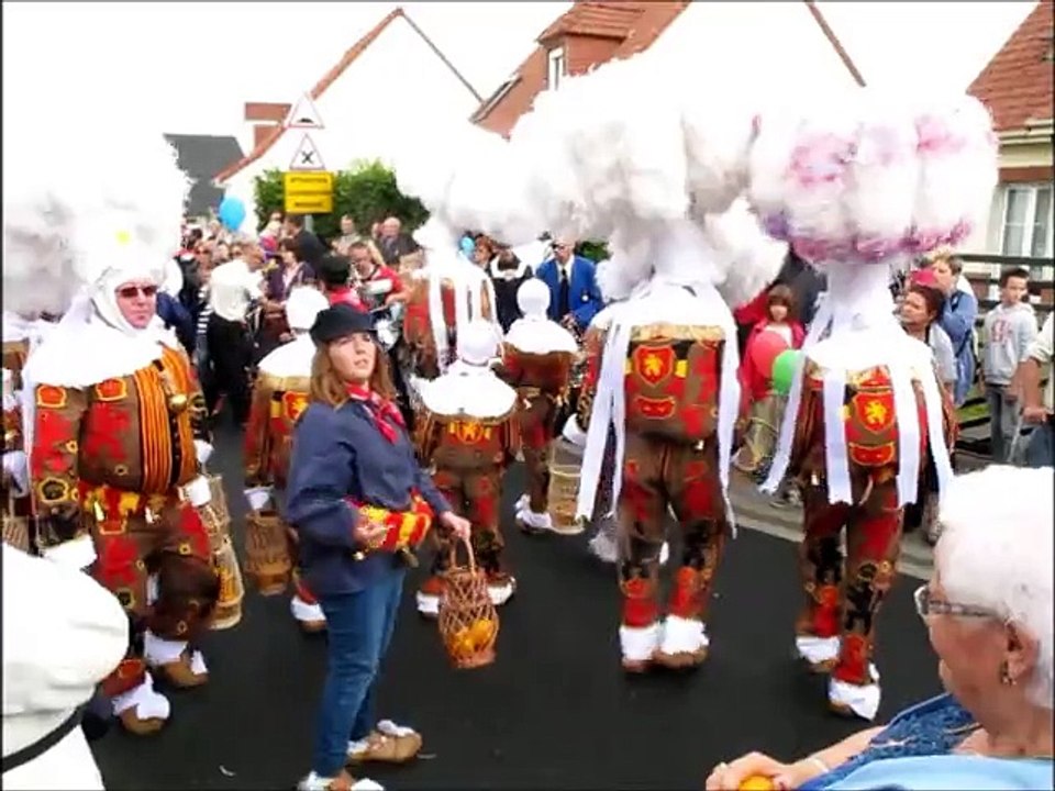 Nombreuses festivités à l'inauguration de la médiathèque-estaminet de Grenay avec Jacques Bonaffé dans le rôle du maire