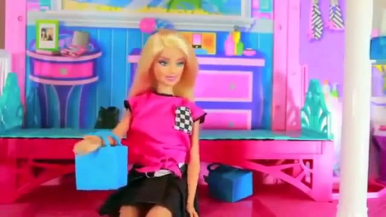 Play Doh FROZEN BARBIE PRANK Elsa Anna Trick Barbie House 2