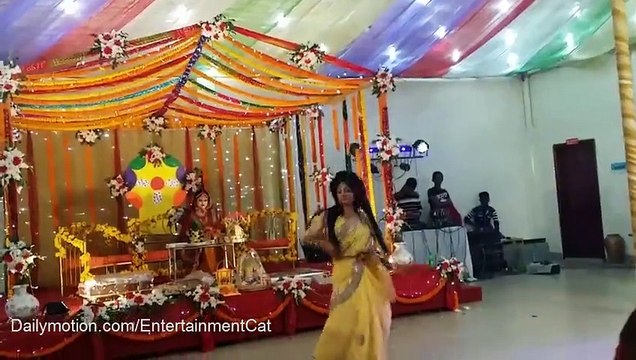 Pakistani Wedding AWESOME Dance - Men Lovely Ho Gai Aan - HD