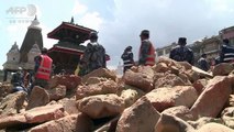ネパール大地震から1週間以上、救助隊の活動続く　One week on, Nepal struggles to rebuild itself