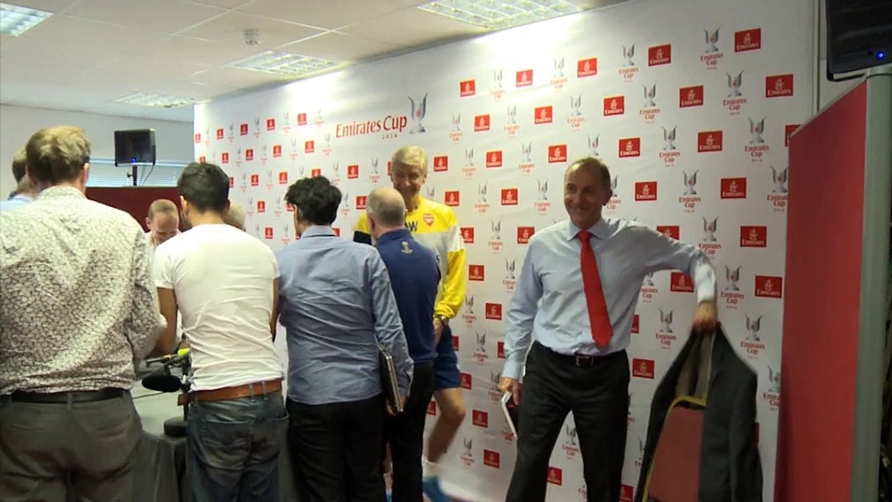 Wenger corteja a Cech