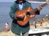 dar bouazza (guitaris tamaris)عازف ماهر على الة القيثارة