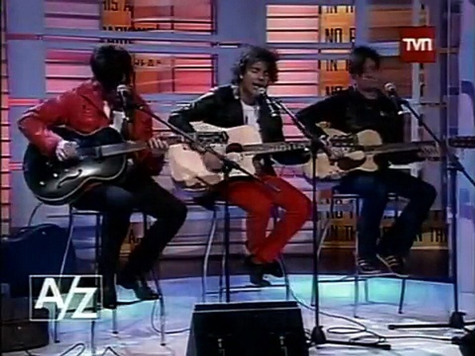 Los Bunkers - Quien Fuera + Llueve Sobre La Ciudad (AZ TVN 14.12.2010)