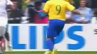Ronaldo shows how to get past goalkeeper