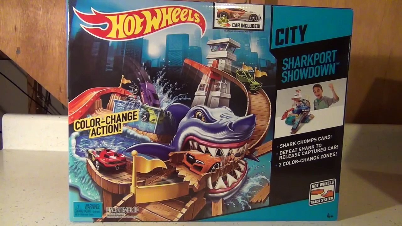 hot wheels shark showdown