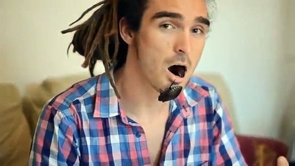 Canlı Canlı Böcek Yiyen Adam