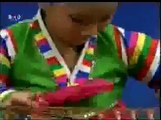 Little North Korean Girl's Gayageum Perfomance 北朝鮮少女カヤグム演奏