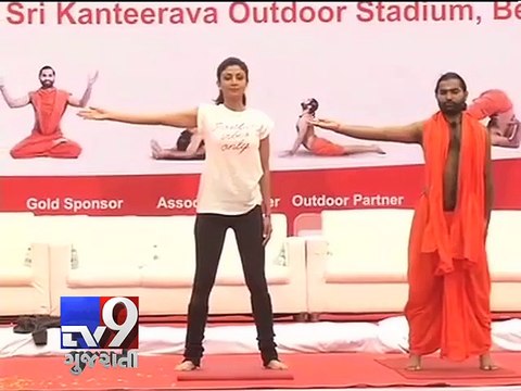 Shilpa Shetty shows off her Yoga moves in Bangalore on World Yoga Day! - Tv9 Gujarati