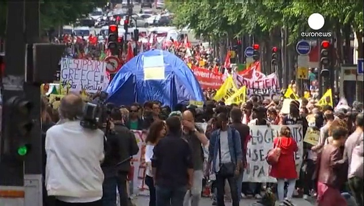 Greece: Solidarity protests in Paris/Berlin as Tsipras calls urgent cabinet talks