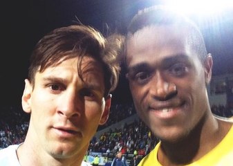 Deshorn Brown fait un selfie avec Lionel Messi