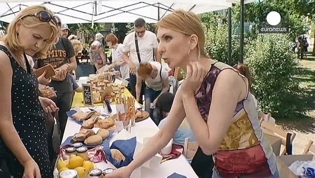 Ucraina: a kiev un mercato di beneficenza per aiutare i rifugiati