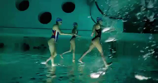 Amazing video of synchronized swimmers