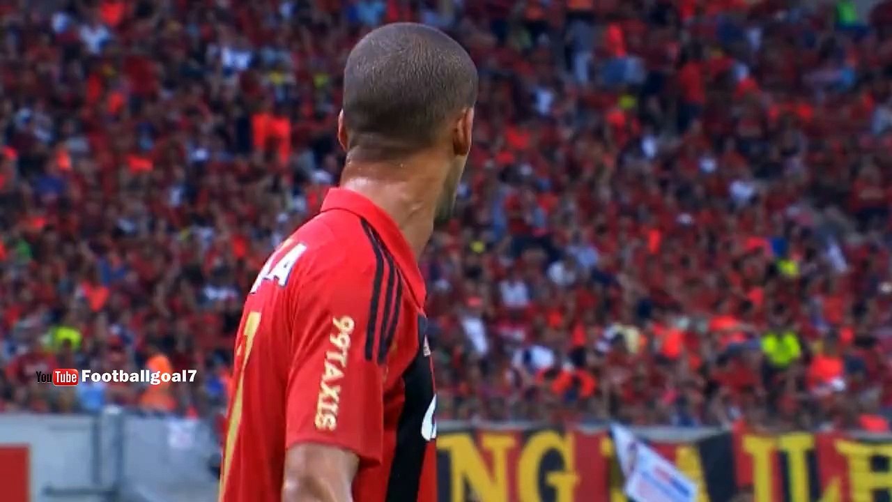 Vasco player Riascos made an epic celebration after he scored against Sport Recife 2015