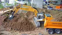 RC EXCAVATOR LOADING RC SCALEART TRUCK 8x8 - LIVE ACTION !AT THE CONSTRUCTION SITE !!