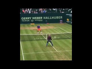 Roger Federer humilié par un journaliste au tournoi de Halle