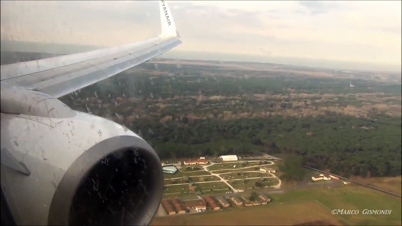 [60fps] Ryanair B737-800 female captain heavy landing at Pisa Airport