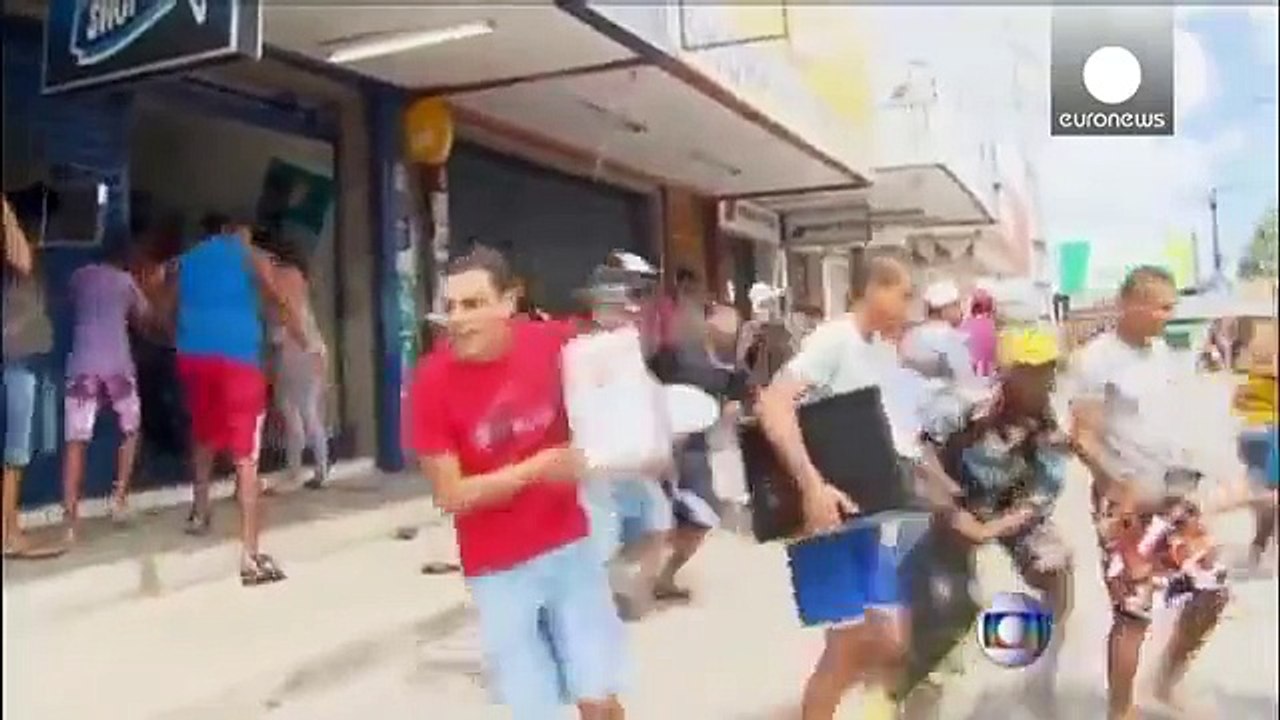 Manifestaciones y saqueos marcan la cuenta atrás para el inicio del Mundial de fútbol en Brasil