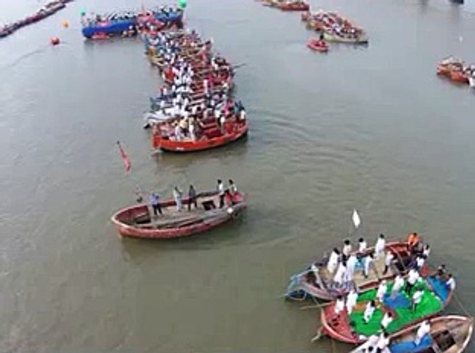 Bharuch World Yoga Day 500 boats with 1500 people doing Yoga in river