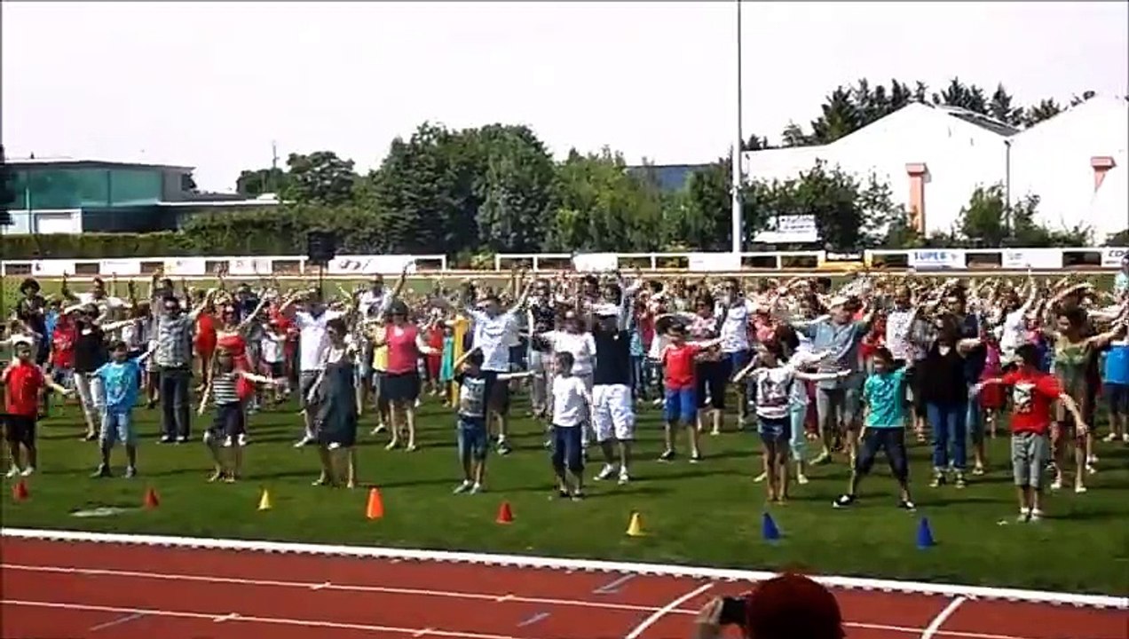 Flash-mob_Notre_Dame_CM2_kermesse2015